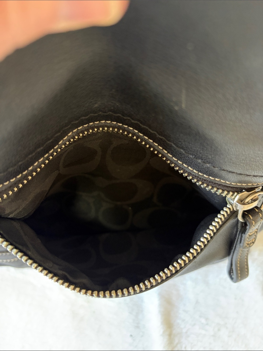Coach Classic Black Leather Crossbody Shoulder Bag - Picture 10 of 16